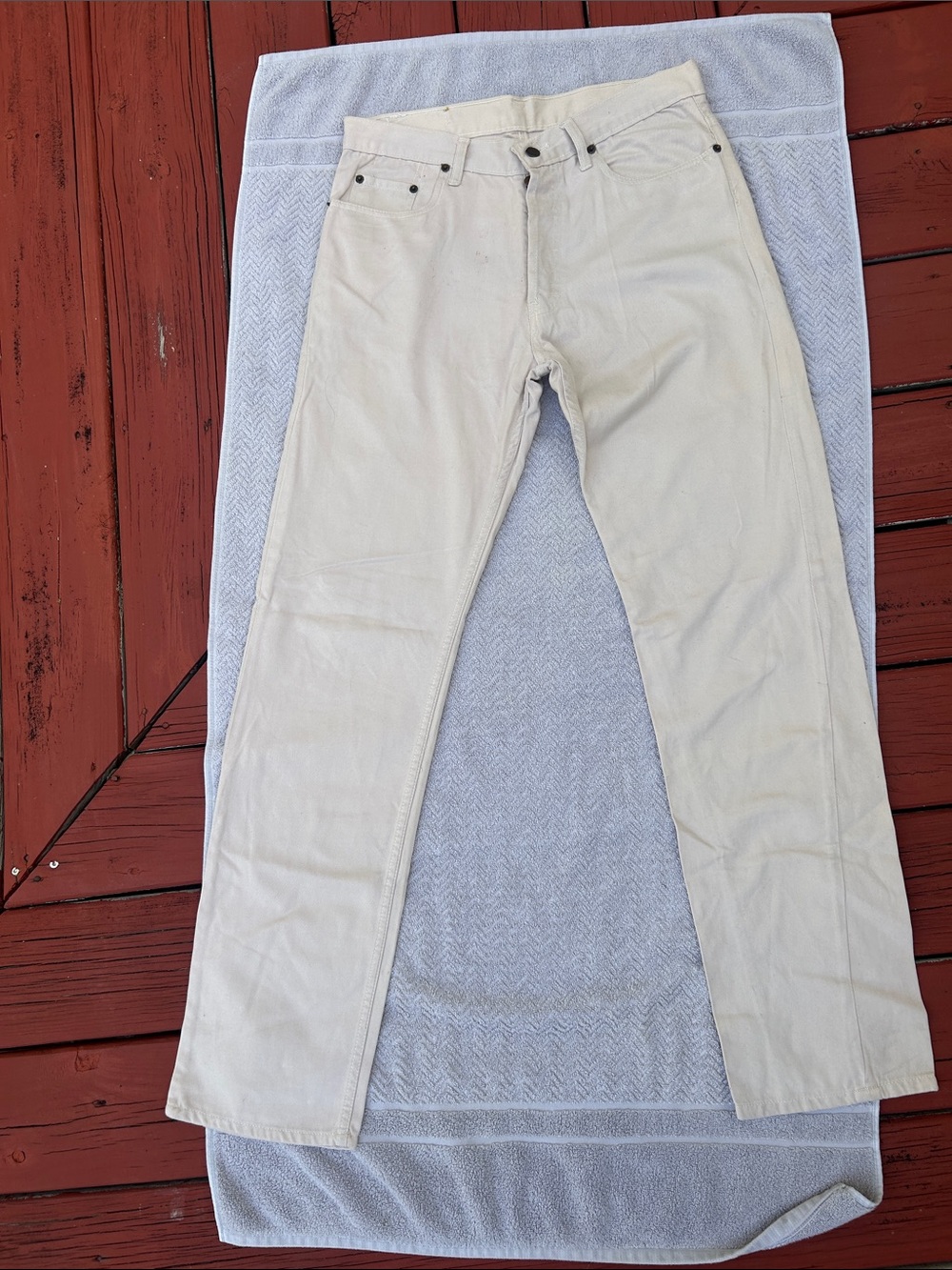 Levi's High Rise Jeans in Light Beige/Cream